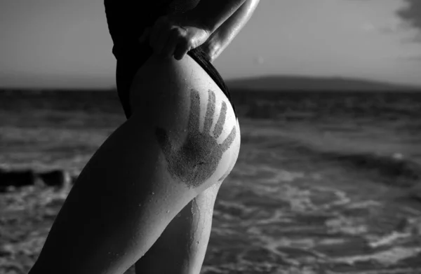Closeup Womans Buttocks Sea Beach Women Ass Black Bikini Swimsuit — Stock Photo, Image