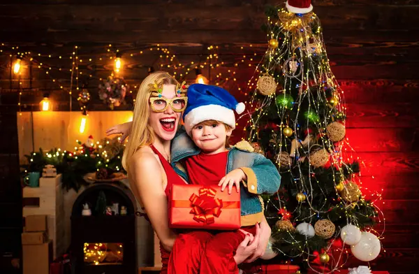 Happy Family Brother Sister Celebrate Christmas New Year Excited Mother — Stock Photo, Image