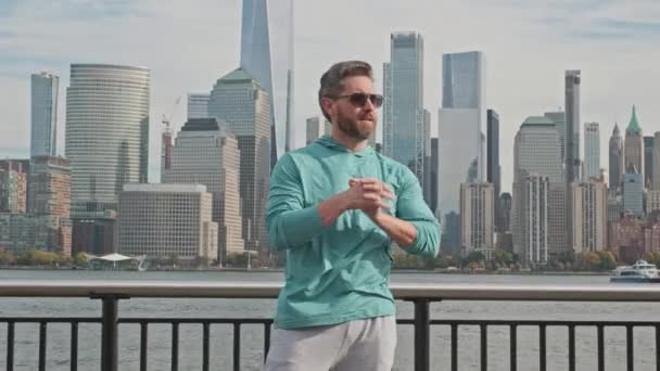 Man Stretching Outdoor Nyc Man Stretching Nyc Skyscrapers Background New — Stock Video