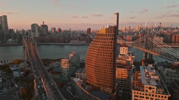 Городской Пейзаж Дрона Над Бруклинским Мостом Вид Манхэттен Сверху Любезно — стоковое видео