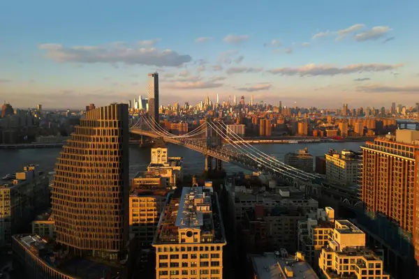 Manhattans 빌딩에 파노라마의 맨해튼 스카이라인 맨해튼 스카이라인 브루클린과 맨해튼 브리지 — 스톡 사진