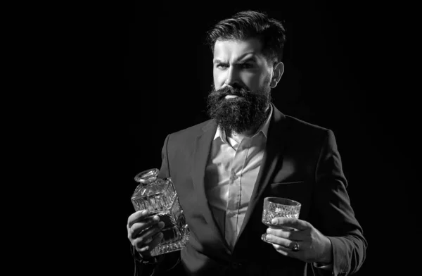 Dricker Man Alkoholmissbruk Berusad Man Som Tittar Ett Glas Whisky — Stockfoto