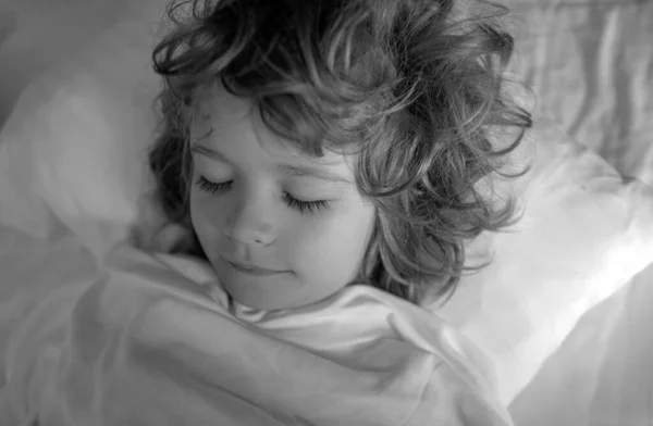 Kids Bedroom Sleepin Bed White Sheet Pillow Eyes Closed — Stock Photo, Image