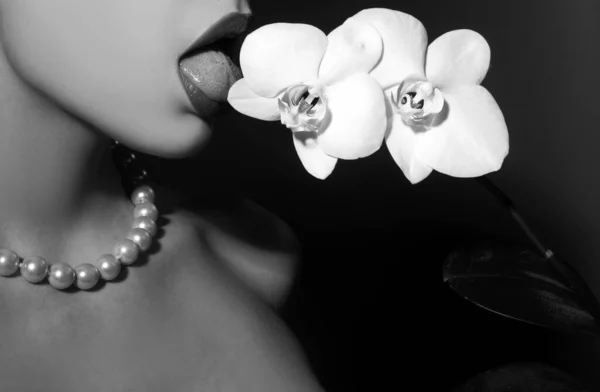 Орхидеи Женские Губы Цветок Орхидеи Рту Чувственной Женщины Сексуальная Женщина — стоковое фото