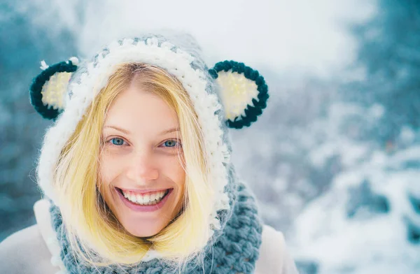 Beautiful Winter Portrait Young Woman Winter Snowy Scenery Winter Woman — Foto Stock
