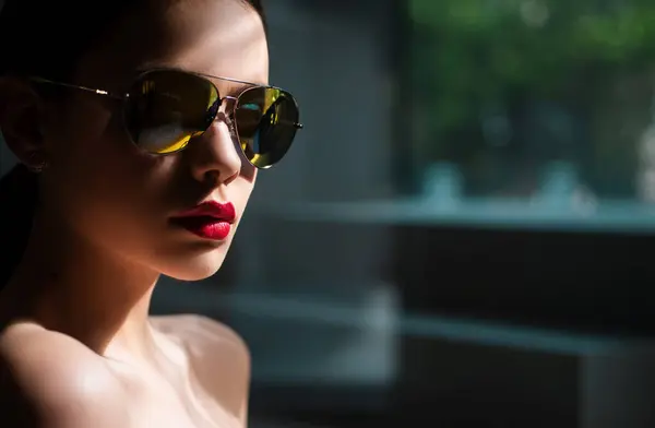 Female Fashion Model Posing Sunglasses Sexy Close Portrait Beautiful Charming — Stock Photo, Image