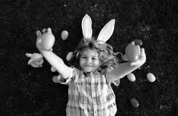 Tavşan Kulaklı Çocuk Paskalya Tatili Paskalya Yumurtası Avlayan Çocuk Sevimli — Stok fotoğraf