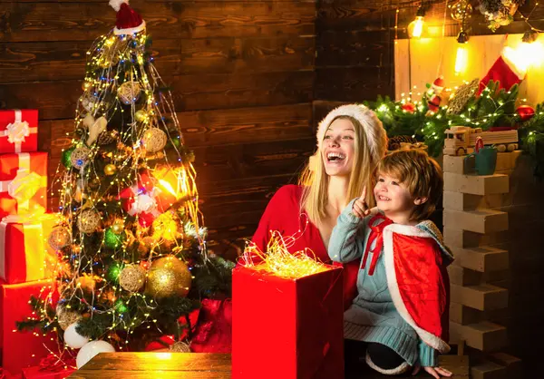 Mamma Och Kid Spelar Tillsammans Julafton Familjesemester Lycklig Familj Min — Stockfoto