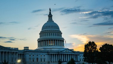 Washington DC 'deki meclis binası. Tarihi Meclis, demokratik değerleri somutlaştırır. Capitols kubbesi bir başyapıttır. Neoklasik Başkent birliği sembolize eder