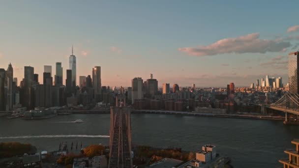 Paisaje Urbano Del Dron Sobre Puente Brooklyn Vistas Manhattan Desde — Vídeo de stock