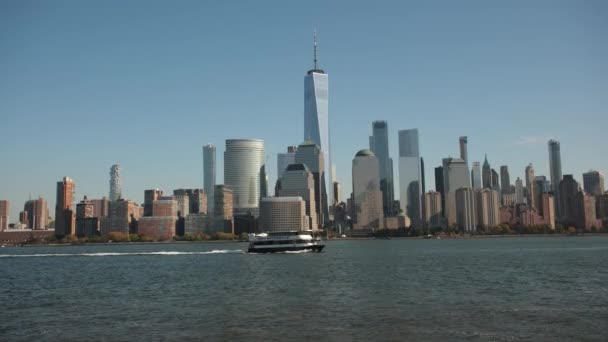 纽约市的天际线在哈德森上空 摩天大楼在暮色的天空中 夜曼哈顿 纽约黄昏的摩天大楼 纽约的空中航线 — 图库视频影像