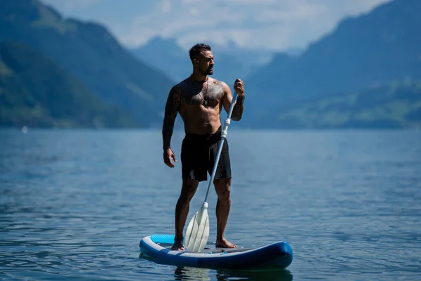 Man Sup Board Paddle Surf Homem Liberdade Rema Surfando Homem — Fotografia de Stock