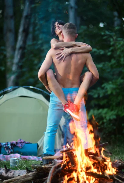 Några Camping Ung Kupol Landsbygden Camping Flickvän Och Pojkvän Romantisk — Stockfoto