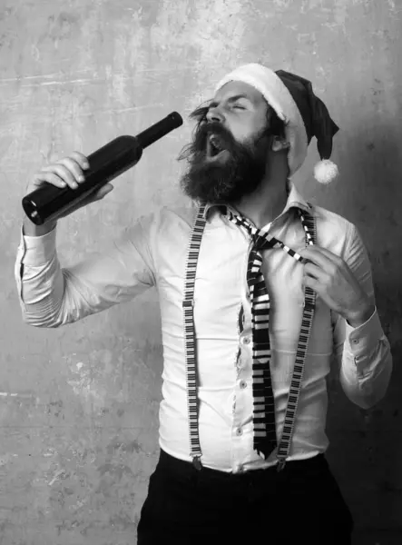 Alkoholisk Julenisse Drikker Flaske Vin Fulle Santa Portrett Brutal Mann – stockfoto