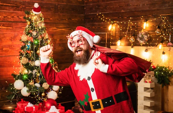 Crazy Funny Hipster Santa Bearded Man Having Fun Christmas Tree — Stock Photo, Image