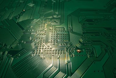Devre kartı. Yolları ve diğer bileşenleri olan teknolojik elektronik plaka, seçici odaklanma. Teknoloji geçmişi, elektronik dokusu