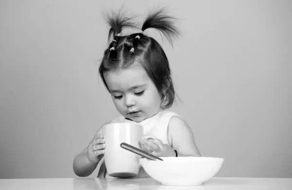 Bebês Engraçados Comendo Comida Bebê Babys Primeira Refeição Criança Come — Fotografia de Stock