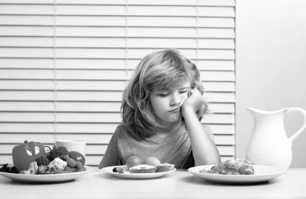 Portrait Kid Appetite Concept Loss Appetite Child Eats Organic Food — Foto Stock