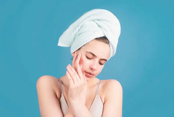 Close Face Beautiful Young Woman Bath Towel Head Beautiful Woman — Stock Photo, Image