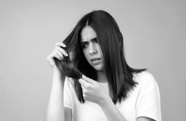 Woman Hair Problem Woman Looking Shocked Her Lost Hair Head — Stock Photo, Image