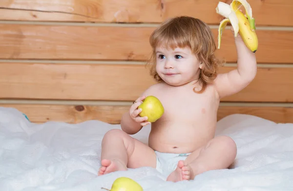 Fast Föda För Spädbarn Ung Med Färsk Frukt Äpple Och — Stockfoto