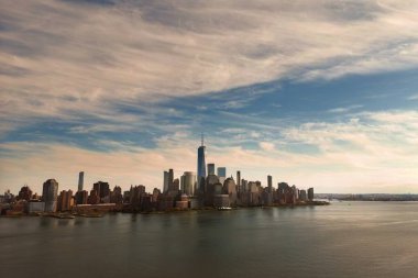 New York 'un gökdelenleri. Amerika 'ya git. New York, ABD. New York 'ta Manhattan manzarası. New York City USA Manhattan şehir merkezi finans bölgesi silüeti. Dron 'dan NYC' ye. NYC hava görüntüsü