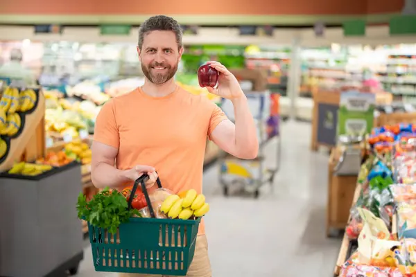 Homem Com Frutas Legumes Supermercado Alimentos Saudáveis Para Saúde Dos — Fotografia de Stock