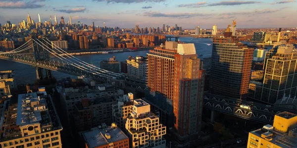 Aerial Brooklyn Bridge New York City Från Drönaren Ovanifrån Byggnader — Stockfoto