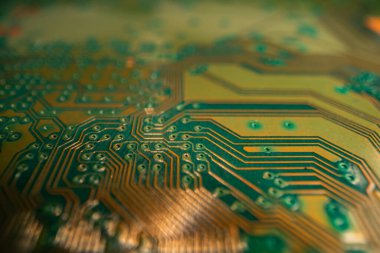 Devre kartı. Yolları ve diğer bileşenleri olan teknolojik elektronik plaka, seçici odaklanma. Teknoloji geçmişi, elektronik dokusu