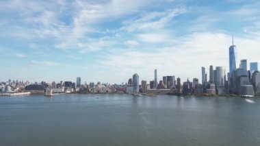 New York City şehir merkezi Manhattan ufuk çizgisi Hudson Nehri üzerinde manzara