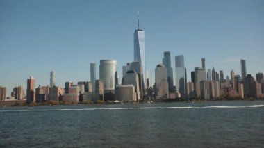New York City gökdelenleri mavi gökdelenli Hudson üzerinde. New York, Night Manhattan, Midtown, New York Gökdelen Binaları. New York 'un silüeti