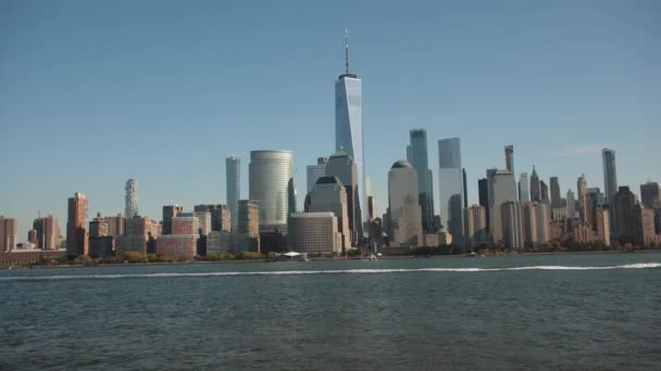 Horizonte Nova Iorque Sobre Hudson Com Arranha Céus Céu Azul — Vídeo de Stock