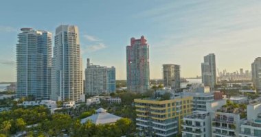 Miami Dade 'de. Miami Sahili 'nin havadan görüntüsü. Florida 'nın silüeti. Miami hava manzaralı, FL, ABD. Güney Miami Plajı