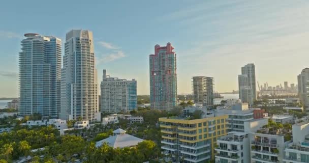 迈阿密戴德迈阿密海滩的空中景观 佛罗里达市的天际线迈阿密航景 美国佛罗里达州 南迈阿密海滩 — 图库视频影像