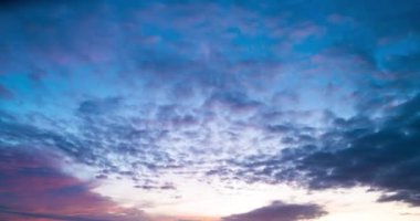 Gün batımı, gün doğumu. Güneş ışığı. Güneşin doğuşuyla bulutlar. Güneşin Doğuşuyla Günbatımı Zamanı. Güneş doğuyor. Günbatımı ya da Gündoğumu zaman çizelgesi. Bulutlu zaman çizelgesi. Alacakaranlık Işığı