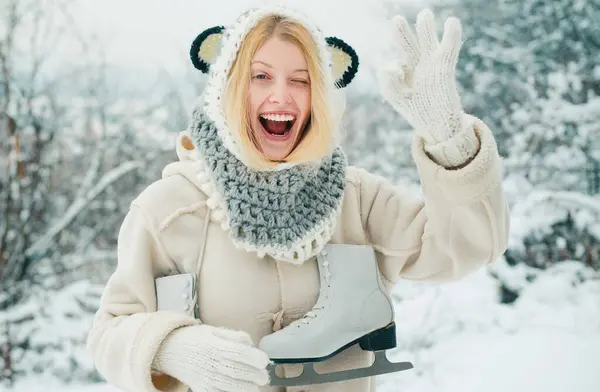 Una Strana Faccia Comica Buon Divertimento Invernale Donna Ritratto Adolescente — Foto Stock