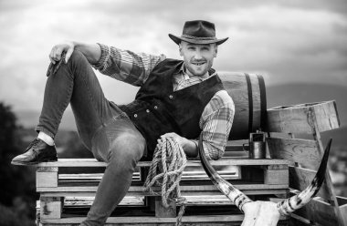 Kovboy şapkalı seksi batılı adam. Erkekler eski moda, eski moda, vahşi erkek model.