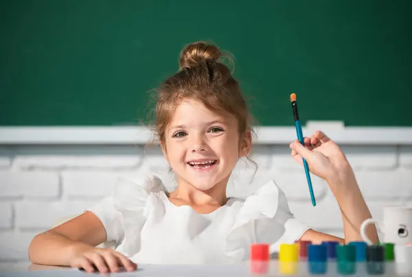 Child Girl Draws Classroom Sitting Table Having Fun School Blackboard — Foto Stock
