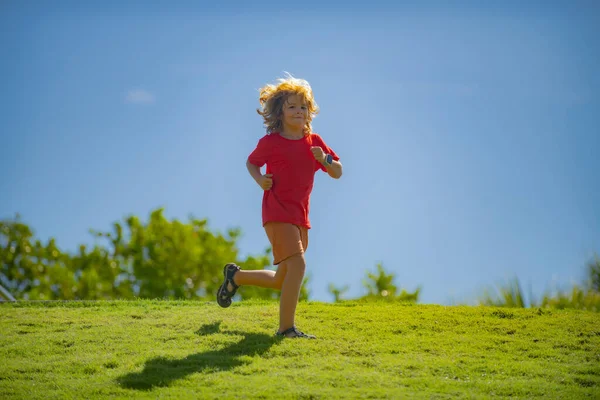 Cute Boy Running Green Grass Blue Sky Healthy Sport Activity — Stock Photo, Image