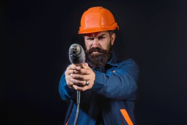 İnşaat kaskı takan bir portre işçisi. İnşaatçı ustabaşı ya da inşaatçı üniformalı tamirci. Stüdyoda çalışan biri. İnşaat müdürü, miğferli müteahhit. Erkek mühendis.