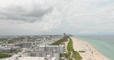 Miami Sahili 'nin hava aracı görüntüsü. Miami, Florida 'nın silüeti. Miami hava manzaralı, FL, ABD. Güney Miami Plajı