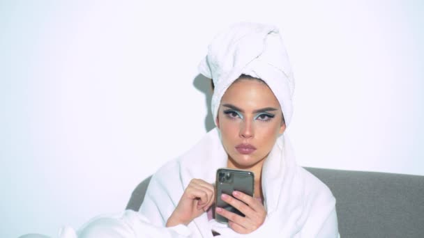 Young Sexy Woman Holding Mobile Phone Sexy Beautiful Woman Towel — Stock Video