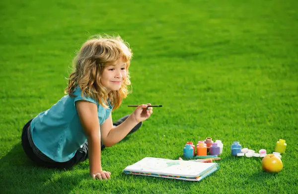 Kinder Kreativ Entwickeln Fantasie Kreativität Porträt Eines Lächelnden Glücklichen Kindes — Stockfoto