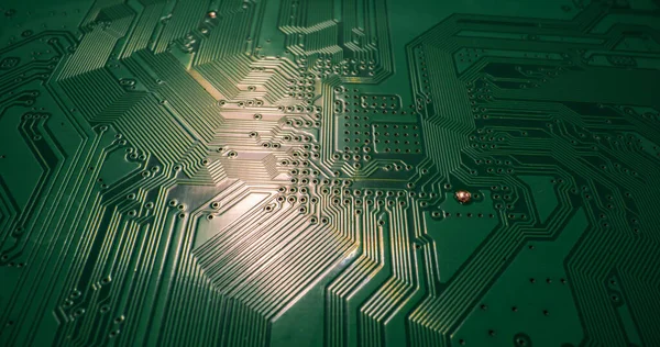 電子回路基板の閉鎖 電子マザーボードカード 回路と電子機器のクローズアップ 基板上の電子回路の背景 技術的質感 — ストック写真