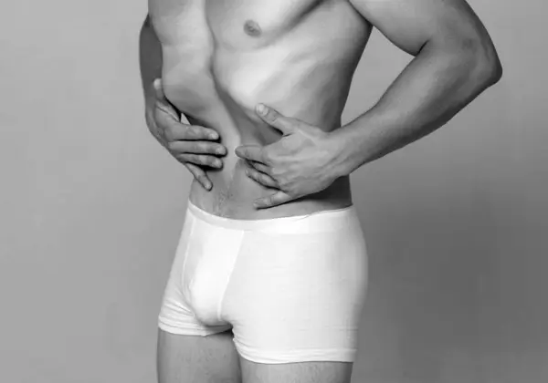 裸の男のスリムな胃 フィットネスと健康的なライフスタイル 男性下着 真空運動 — ストック写真