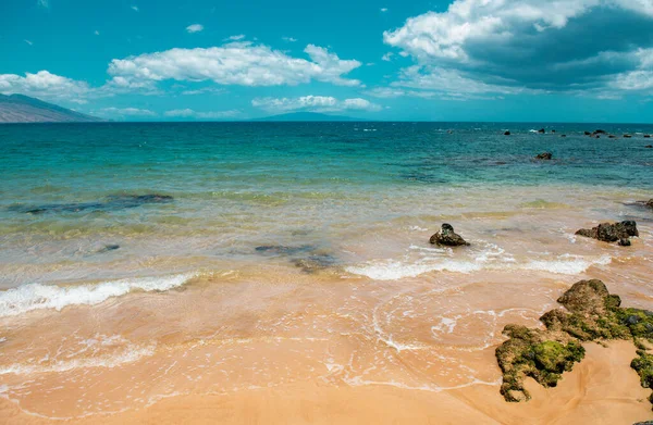 Strand Mit Goldenem Sand Türkisfarbenem Meerwasser Panorama Meerblick Natürlicher Hintergrund — Stockfoto