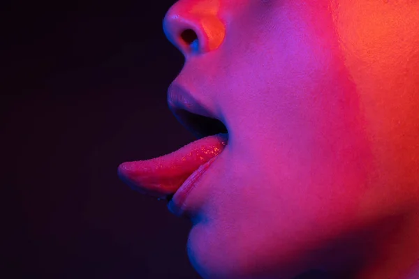 Lizanie Języka Seksowne Kobiece Usta Wystającym Językiem Seksowny Język Język — Zdjęcie stockowe