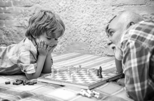 Chess Piece Grandfather Grandson Concept Handsome Grandpa Grandson Playing Chess — Stock Photo, Image