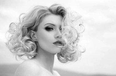 Temiz ve taze ciltli genç bir kadının güzel yüzü. Güzellik portresi. Mükemmel taze deri. Saf Güzellik Modeli