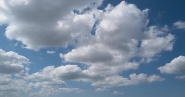 ブルースカイのタイムラプス 雲のタイムラプス ホワイトクラウド タイムラプス カミュラス クラウドスケープ タイムラウンド ブルースカイ タイムラプス — ストック動画